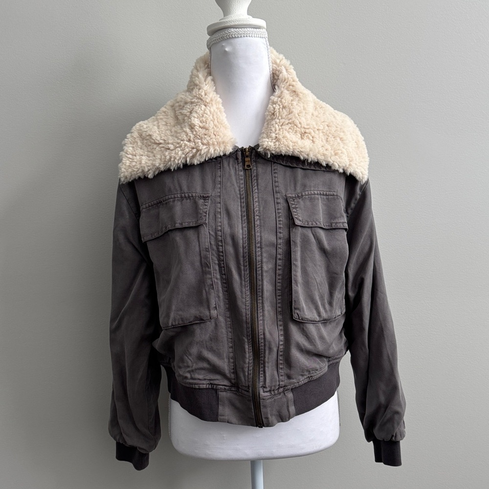 Women’s Sherpa Collar Bomber Jacket - Gray & Cream size S